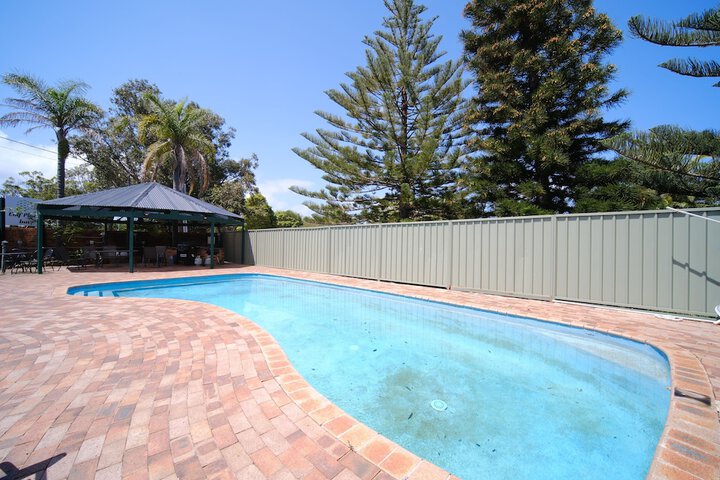 Pool 43 of 60
