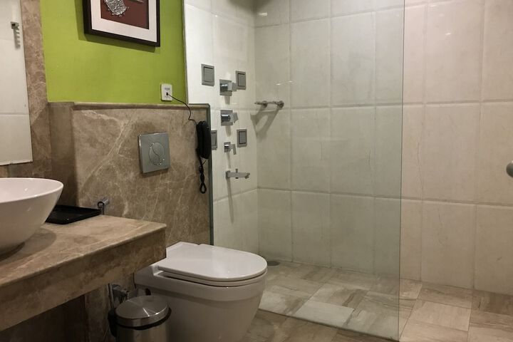 Room 21 of 33