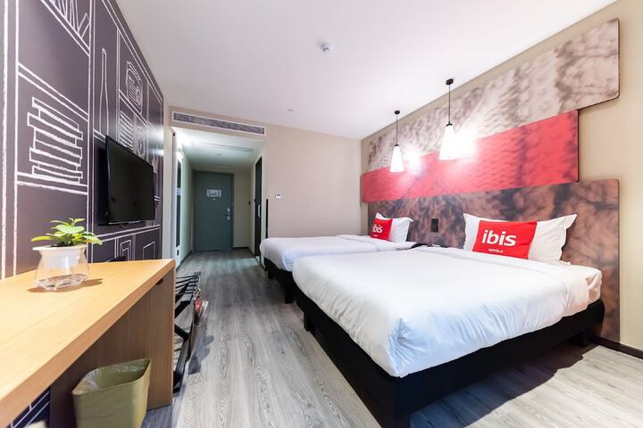 Room 4 of 23