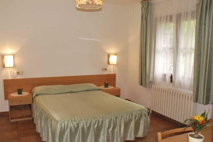 Room 8 of 34