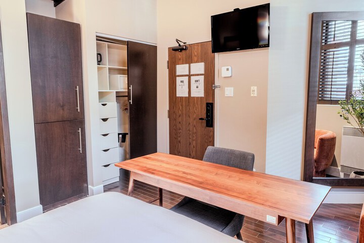Room 13 of 89