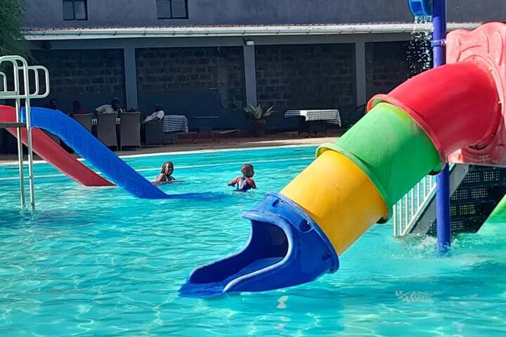 Jett Inn Gardens Hotel Emali