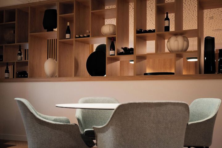 Lounge 62 of 84