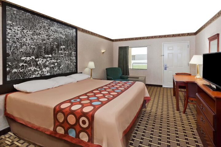 1 King Bed (1 of 12)