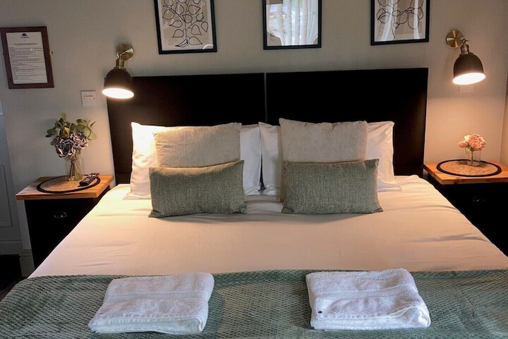 Room 11 of 28