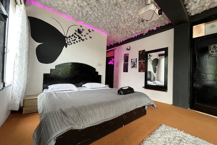 Room 13 of 49