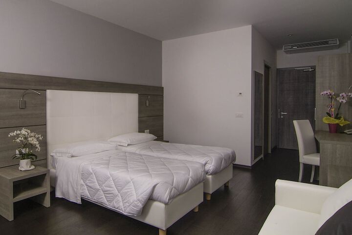 Room 5 of 71
