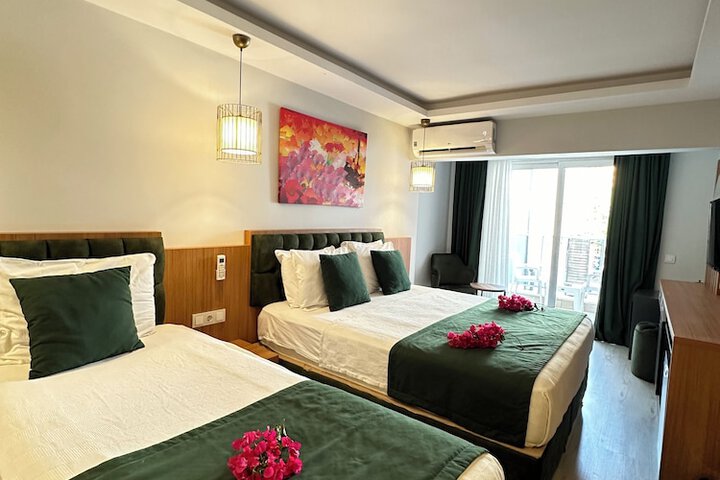 Room 18 of 102