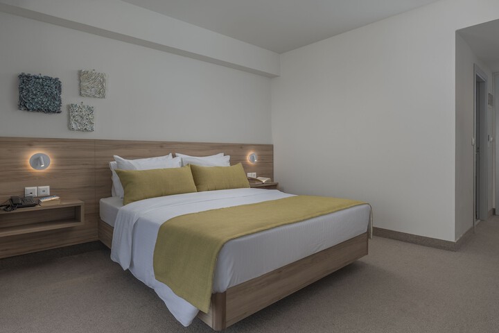 Room 45 of 221