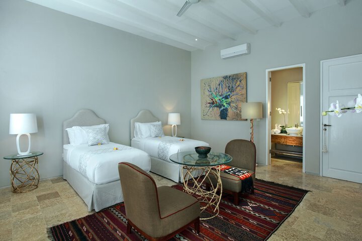 Room 12 of 37