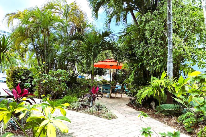 Hotel Exterior 90 of 108