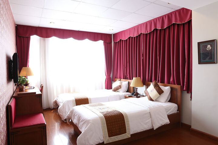 Room 12 of 83