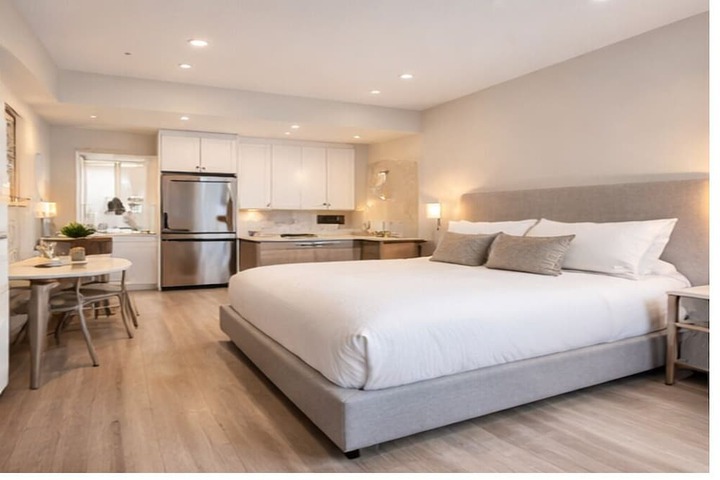 Room 2 of 6