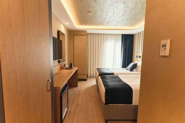 Room 12 of 72