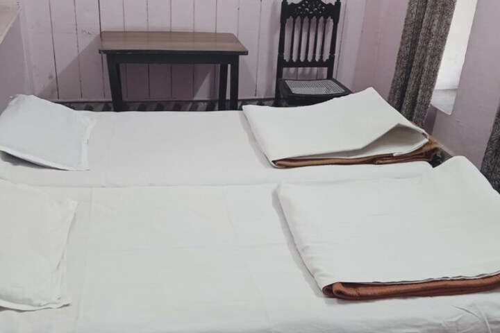 Room 6 of 13