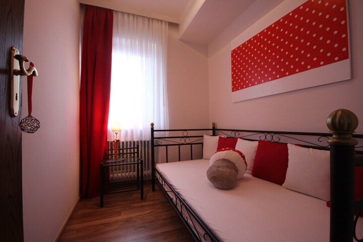 Room 10 of 25