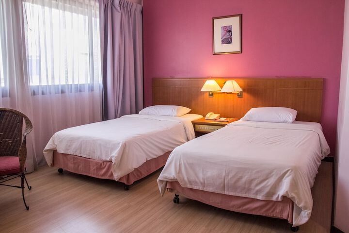 Room 7 of 32