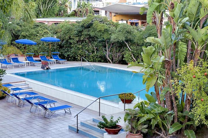 Pool 12 of 32