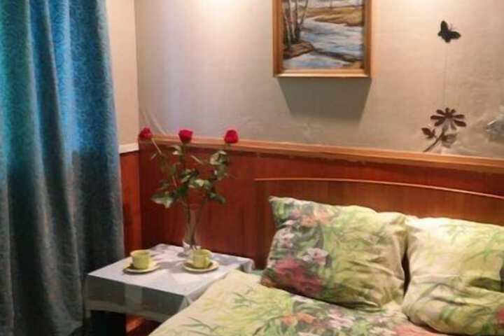 Room 6 of 16