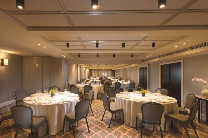 Ballroom/Hall 33 of 40