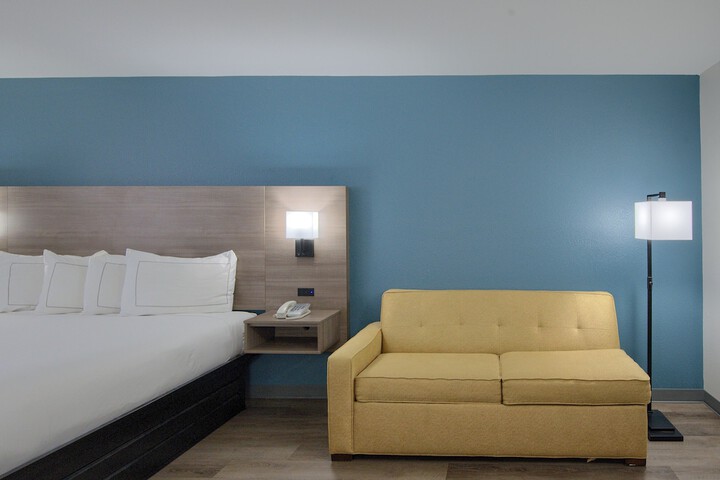 Room 28 of 77
