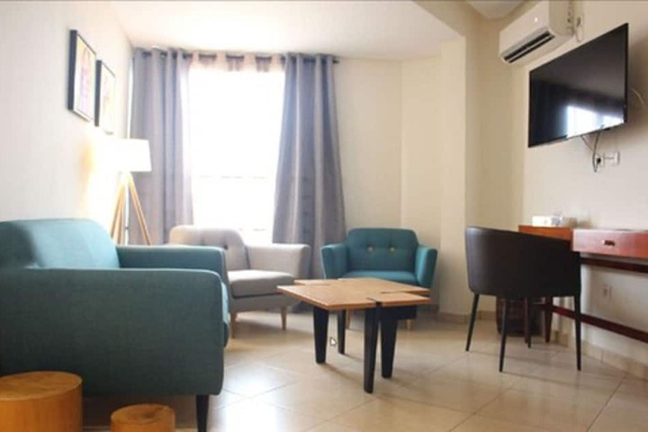Room 10 of 28