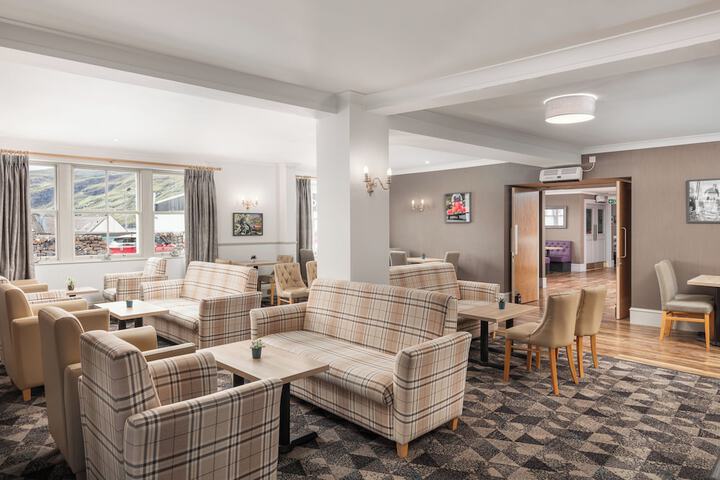 Lounge 66 of 79