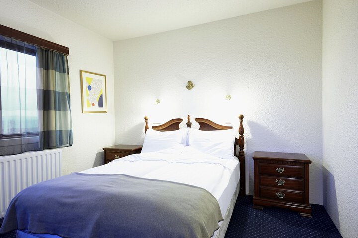 Room 3 of 43