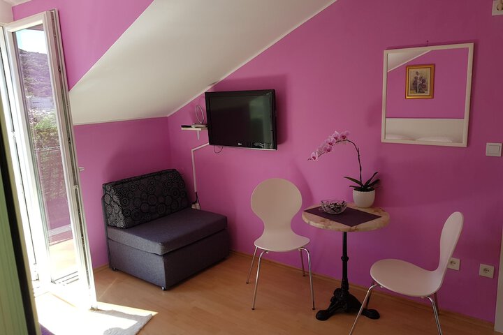 Room 18 of 49