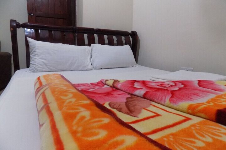 Room 4 of 7