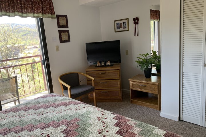 Room 2 of 186