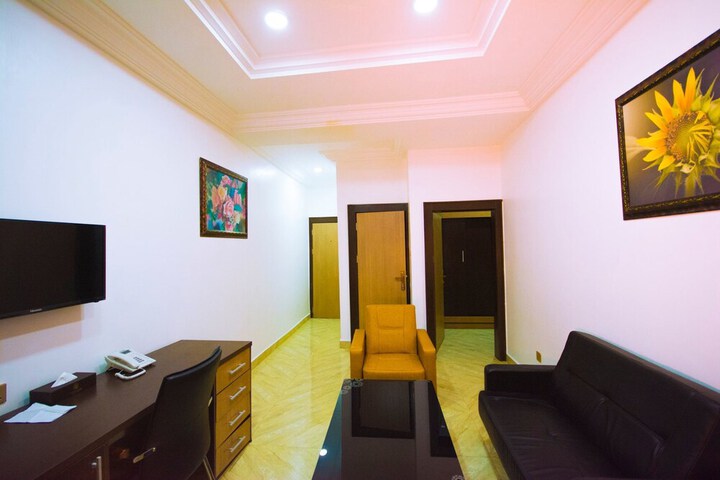Room 14 of 38