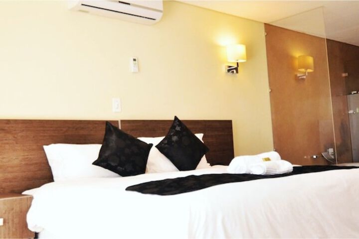 Room 4 of 48