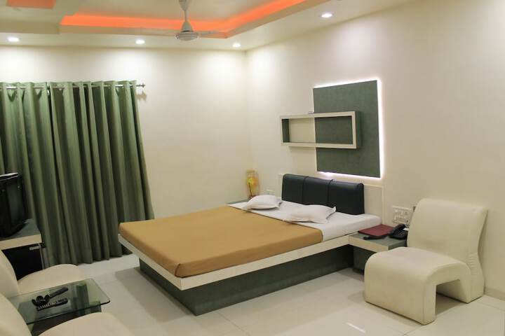 Room 6 of 31