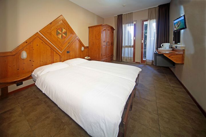 Room 14 of 30