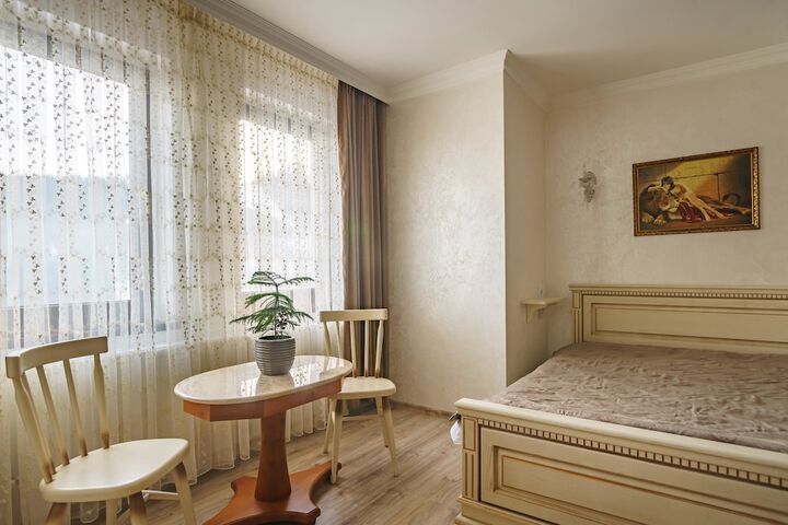 Room 6 of 35