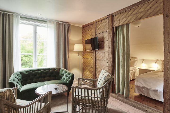 Room 42 of 60