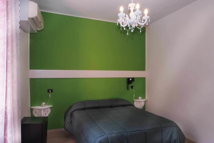 Room 12 of 63