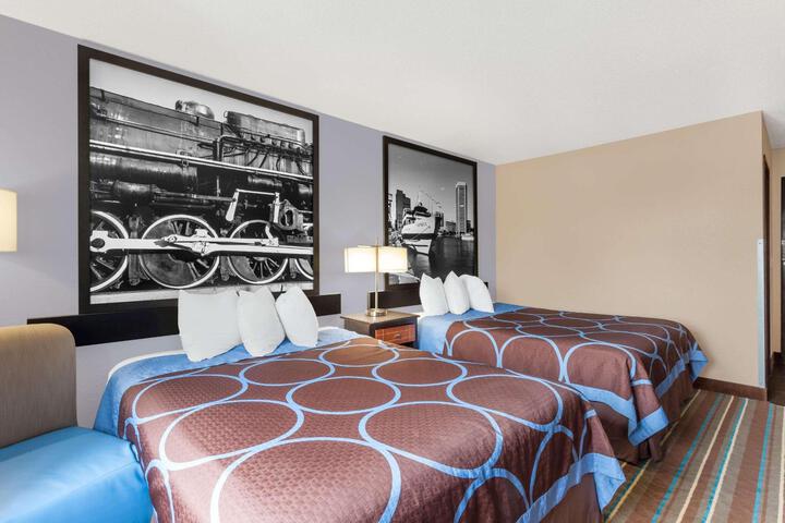 1 Queen Bed Accessible Room (4 of 17)