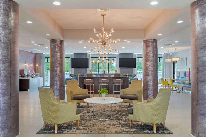 Entrance & Lobby