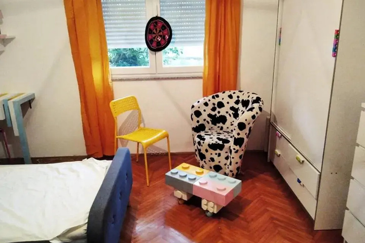 Room 4 of 9