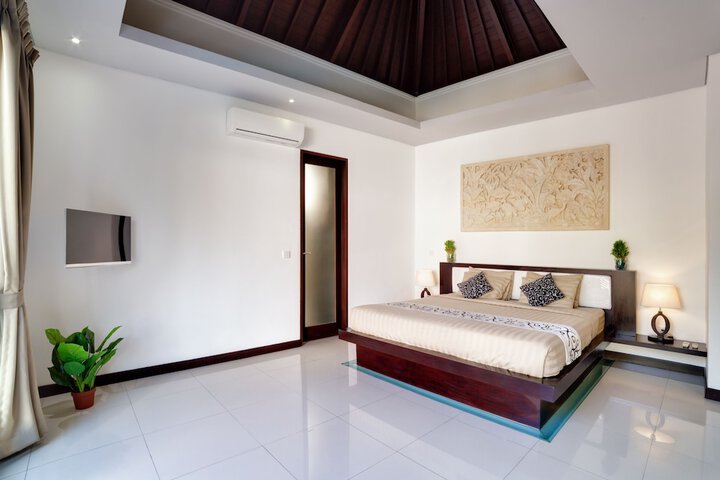 Room 7 of 63