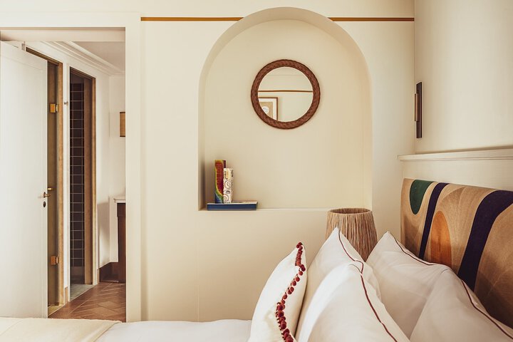 Room 27 of 114