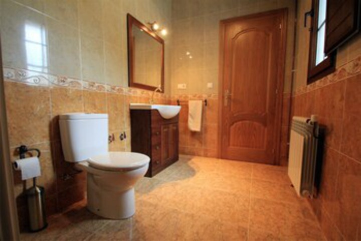 Room 2 of 10