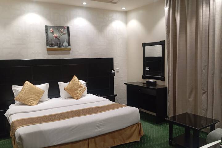 Room 6 of 25
