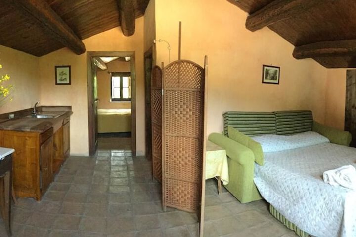 Room 6 of 28