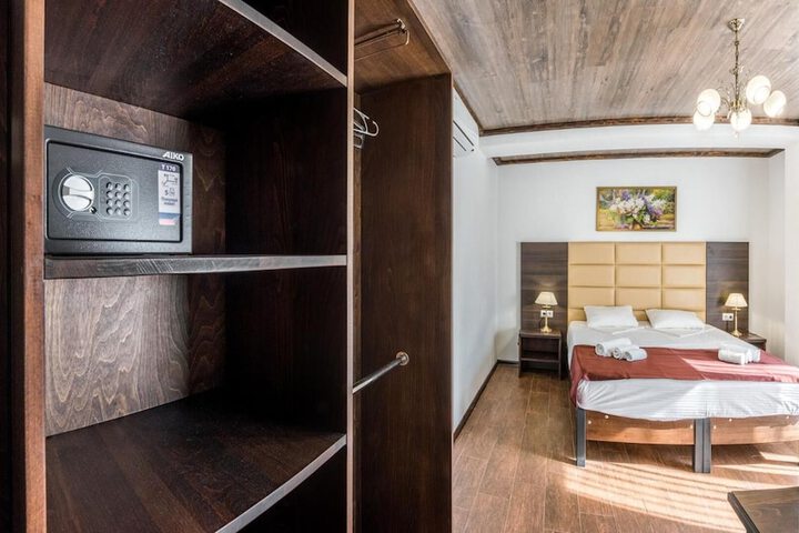 Room 17 of 47