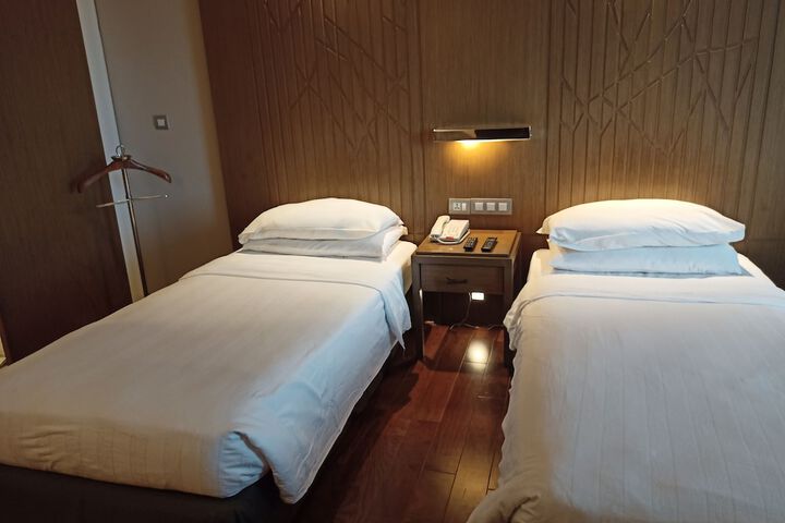 Room 16 of 92