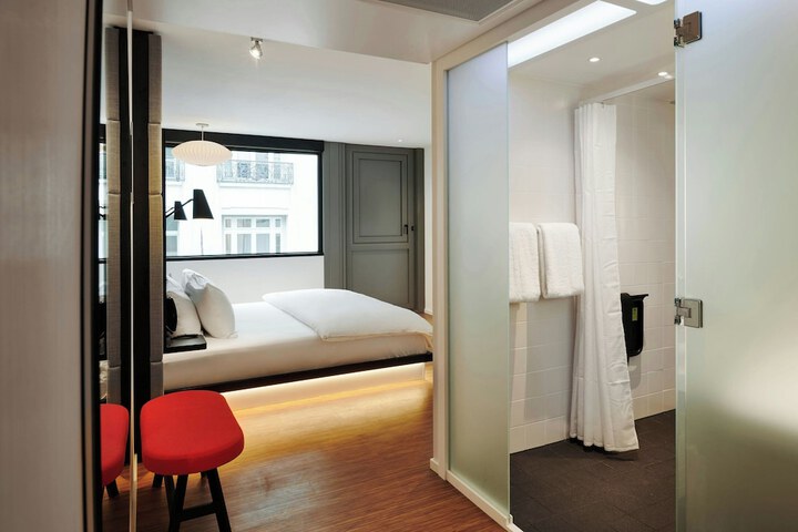 Room 16 of 59