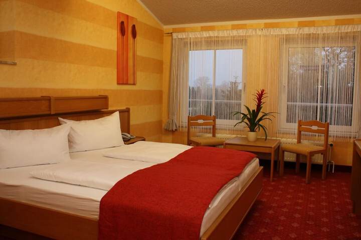 Room 7 of 18